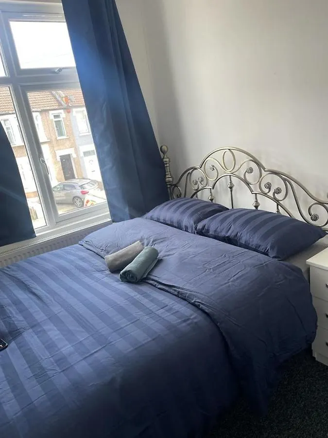 Rahal Ilford Apartment Homestay